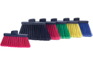 ESCOBA PLASTICO ANGULO 5.5 BLANCO CASTOR